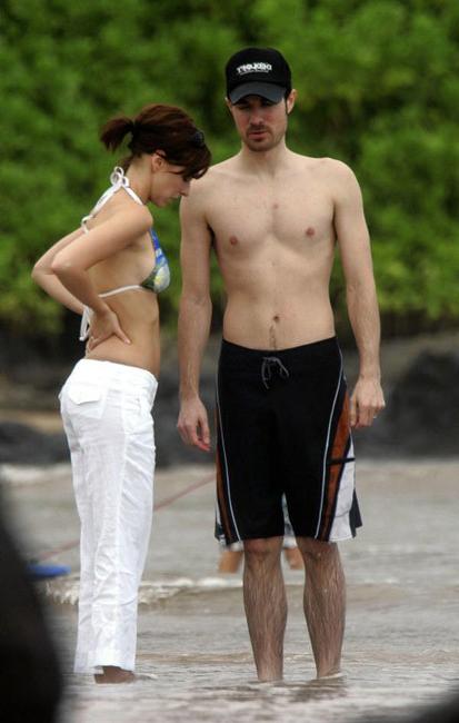 16P Celebrity Jennifer Love Hewitt posing very sexy