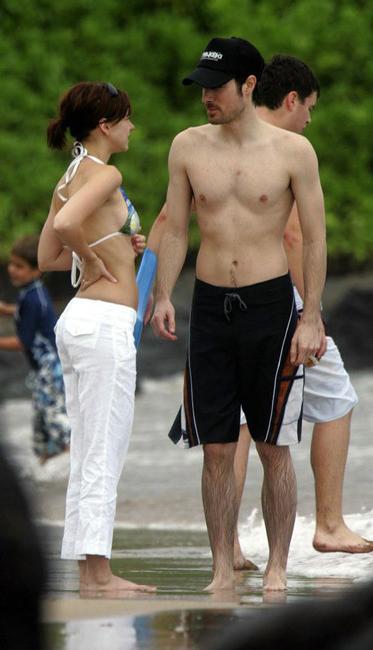 16P Celebrity Jennifer Love Hewitt posing very sexy
