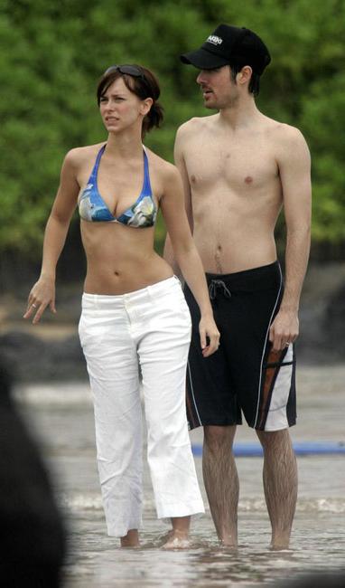 16P Celebrity Jennifer Love Hewitt posing very sexy
