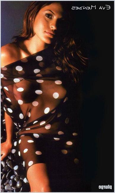 16P Celebrity Eva Mendes showing her huge boobs