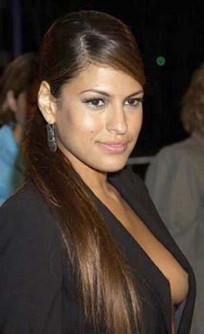 16P Celebrity Eva Mendes showing her huge boobs