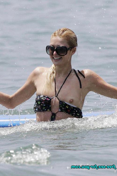 16P Paris Hilton posing sexy and nipple slip paparazzi pictures