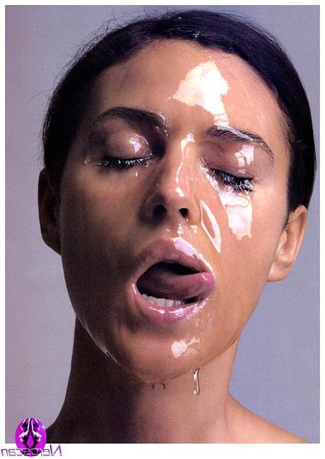 15P Italian actress Monica Bellucci showing her perfect naked body