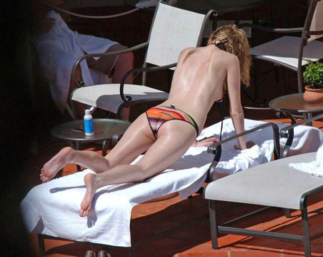 15P Lovely celebrity star Mischa Barton paparazzi pictures