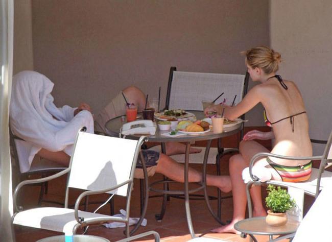 15P Lovely celebrity star Mischa Barton paparazzi pictures