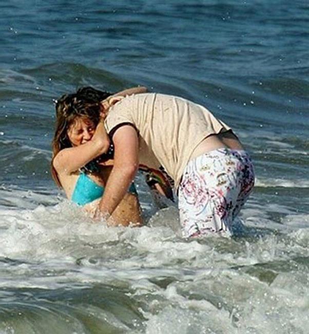 15P Lovely celebrity star Mischa Barton paparazzi pictures