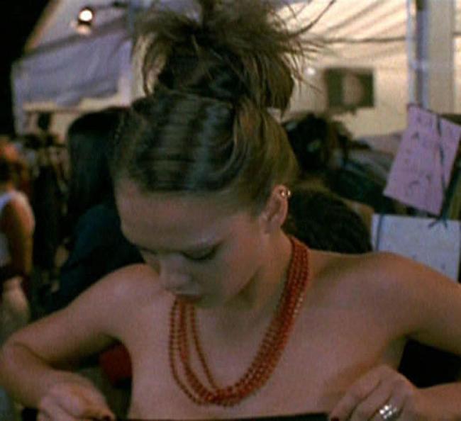 16P Lovely celebrity star Jessica Alba showing her perfect body