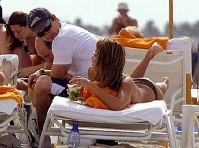 16P Lovely celebrity star Jessica Alba showing her perfect body