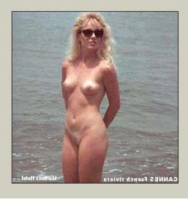 16P Milf superstar Sharon Stone showing lovely nude boobs