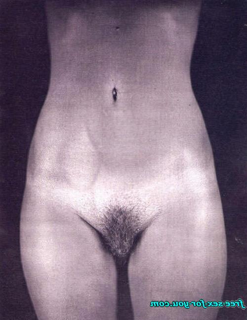 16P Kate Moss showing her hairy pussy and nice tits to paparazzi