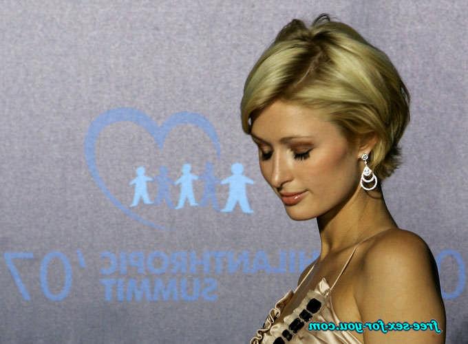 16P Paris Hilton showing her perky tits and nice pussy to paparazzi
