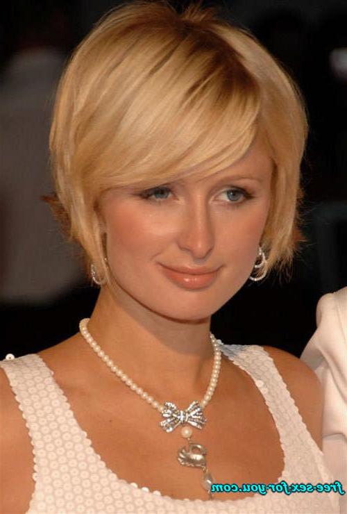 16P Paris Hilton showing her perky tits and nice pussy to paparazzi