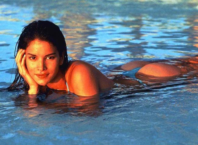 16P Celebrity with hot ass Patricia Velasquez showing her perfect nu