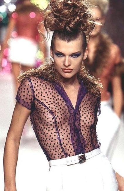 16P Exotic celebrity star Milla Jovovich showing nude breasts