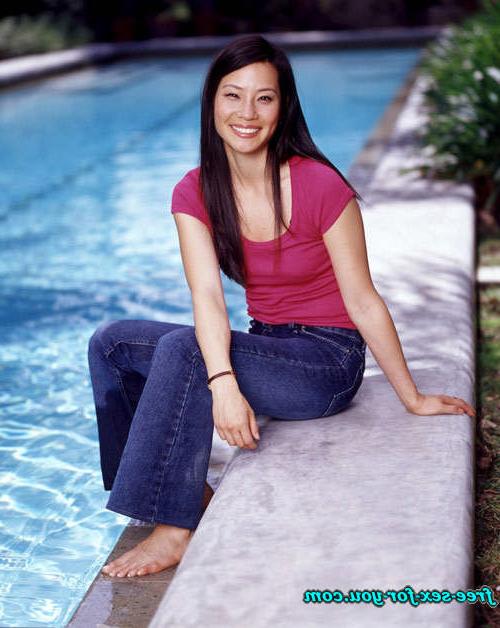 16P Lucy Liu showing her nice tits and posing very sexy on bed