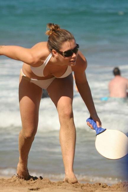 15P Amazing celebrity Jessica Biel paparazzi on the beach