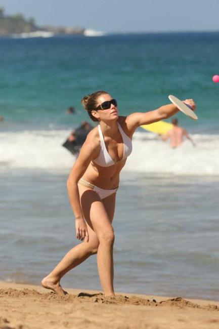 15P Amazing celebrity Jessica Biel paparazzi on the beach