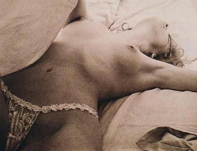 15P Famous celebrity actress Sharon Stone shows hot nude boobs