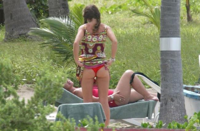 16P Hot celebrity star Rebecca Gayheart paparazzi shots on the beach