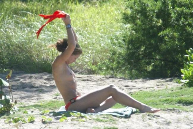 16P Hot celebrity star Rebecca Gayheart paparazzi shots on the beach