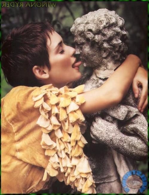 15P Amazing celebrity actress Winona Ryder looking very hot
