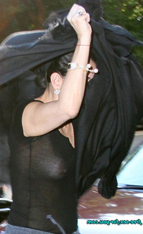 16P Demi Moore shows pussy and tits and see thru paparazzi pictures