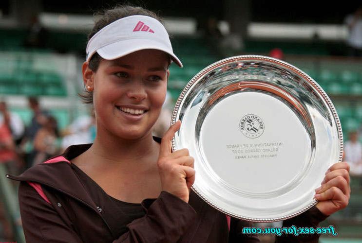 16P Ana Ivanovic upskirt and almost nipple slip paparazzi pictures