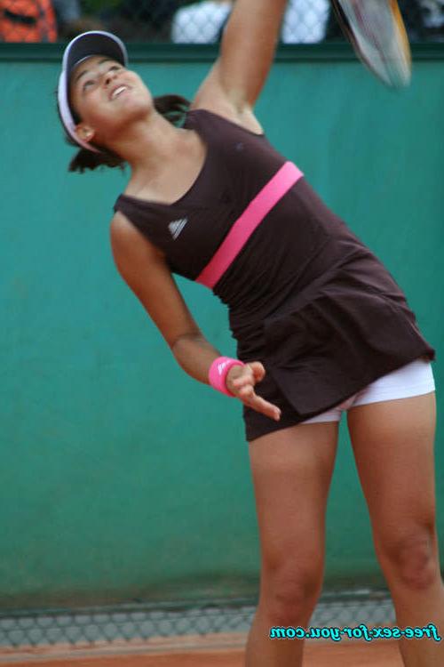 16P Ana Ivanovic upskirt and almost nipple slip paparazzi pictures