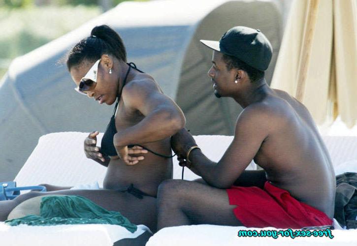 16P Serena Williams in black bikini on beach with her boyfriend