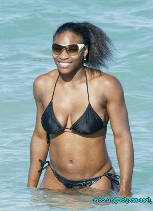 16P Serena Williams in black bikini on beach with her boyfriend