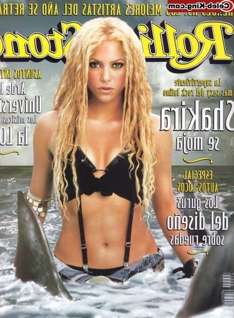 15P Wild celebrity superstar Shakira posing very sexy