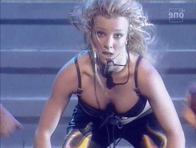 15P Lovely celebrity Britney Spears ups tits shots
