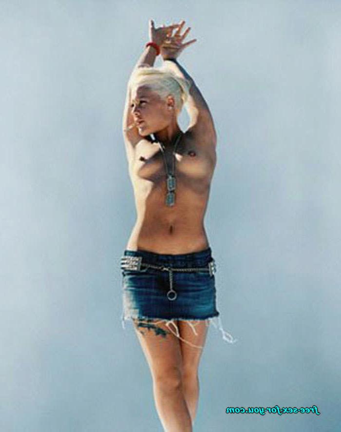 16P Pink showing her tits and see thru dress paparazzi pictures