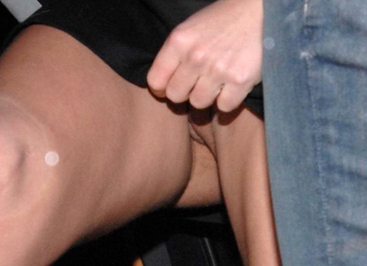 16P Britney Spears famous upskirt pussy pictures