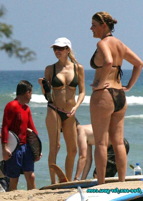 16P Heather Locklear show ass in see thru skirt and posing in bikini