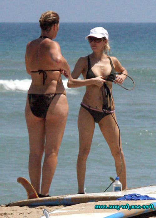 16P Heather Locklear show ass in see thru skirt and posing in bikini