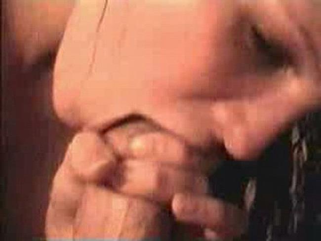 15P Famous babe Britney Spears gives nice blowjob
