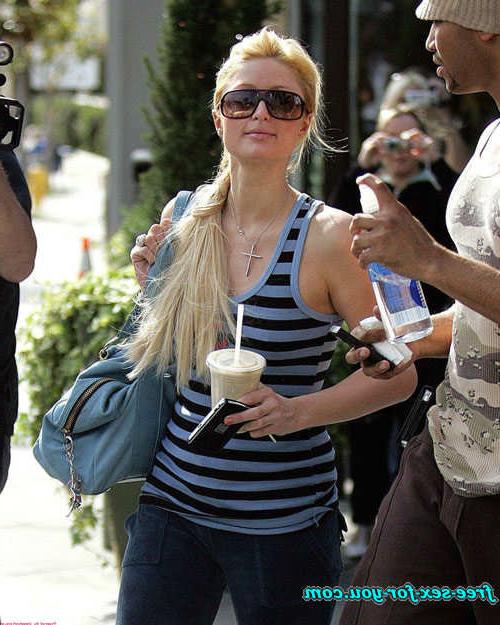 16P Paris Hilton showing pussy and upskirt paparazzi pictures