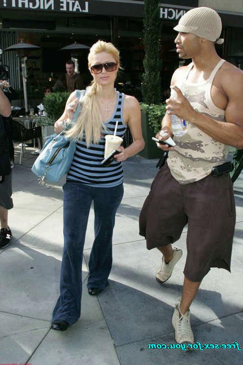 16P Paris Hilton showing pussy and upskirt paparazzi pictures