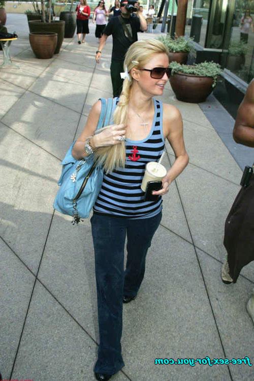 16P Paris Hilton showing pussy and upskirt paparazzi pictures