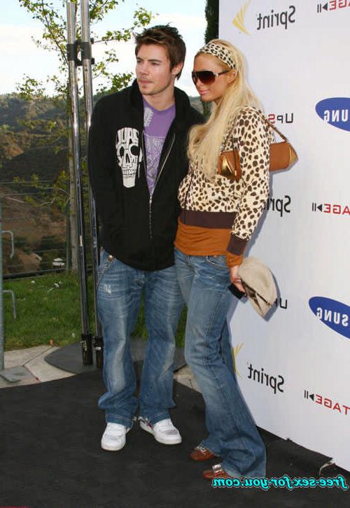 16P Paris Hilton showing her perky tits and pussy to paparazzi
