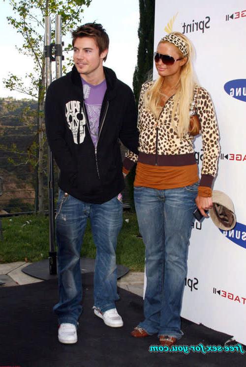 16P Paris Hilton showing her perky tits and pussy to paparazzi