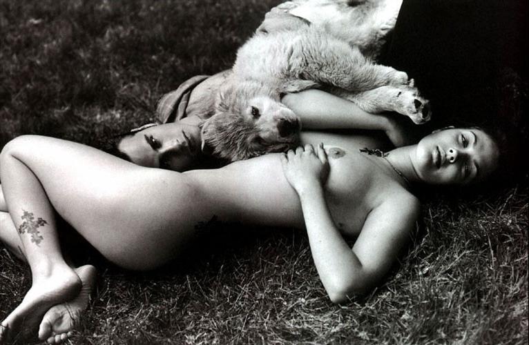 16P Drew Barrymore showing tits and posing all naked in pool