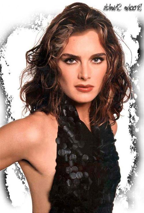 16P Brooke Shields in topless and see thru shirt paparazzi pics