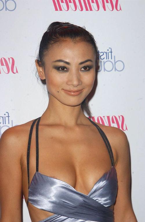16P Bai Ling posing naked and nipple slip paparazzi pictures
