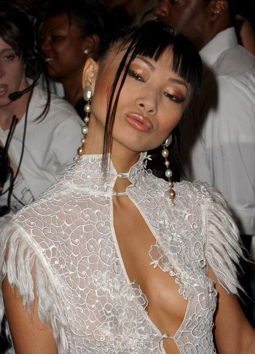 16P Bai Ling posing naked and nipple slip paparazzi pictures
