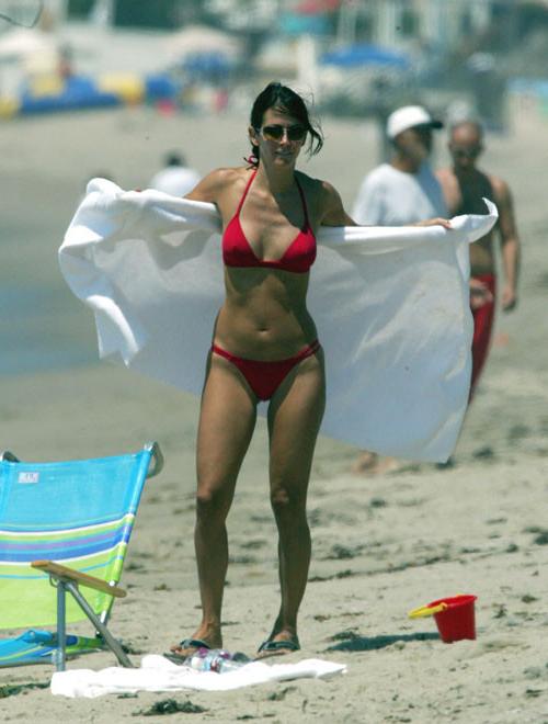 16P Courtney Cox nipple slip and bikini beach paparazzi pictures