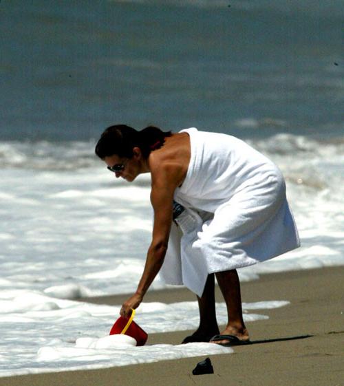 16P Courtney Cox nipple slip and bikini beach paparazzi pictures