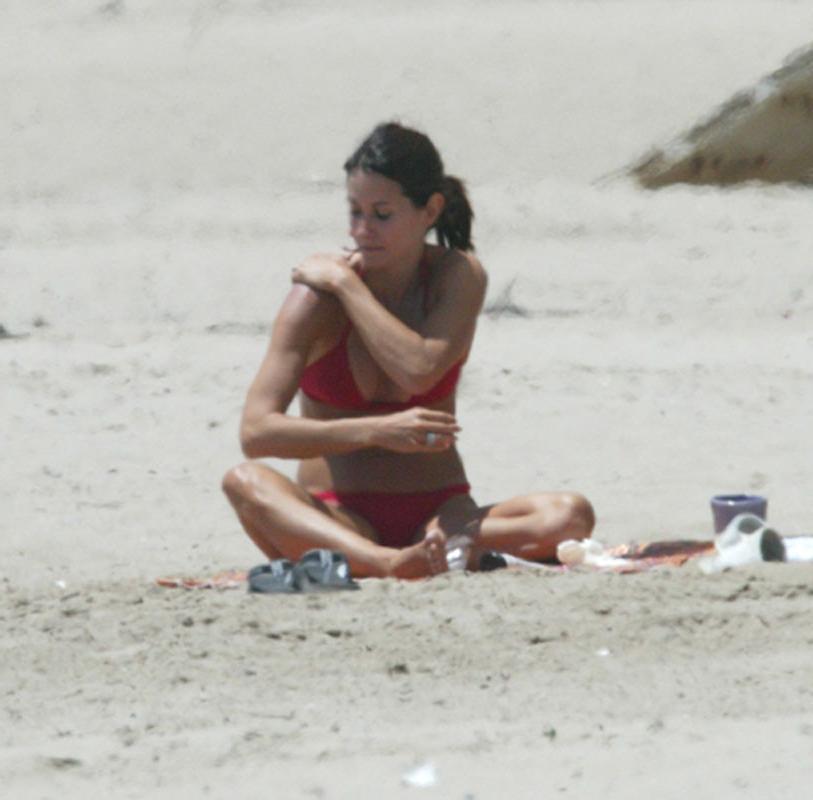16P Courtney Cox nipple slip and bikini beach paparazzi pictures