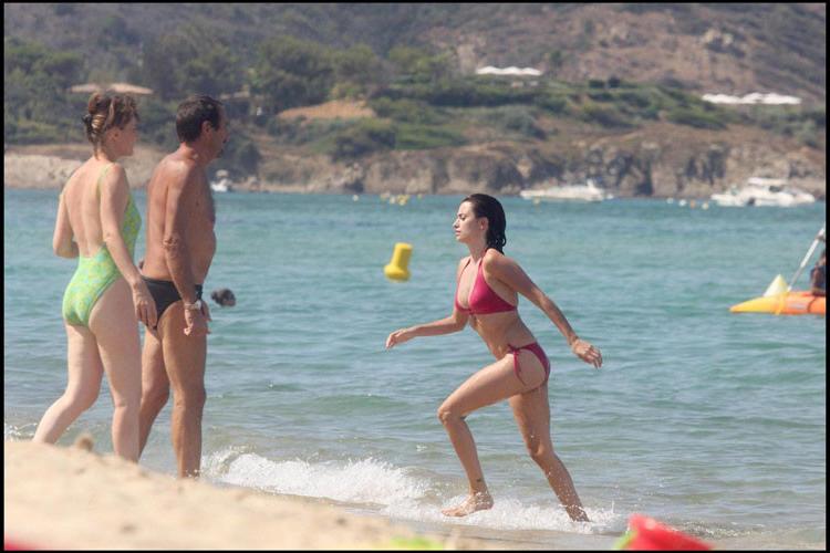 16P Penelope Cruz nude movie scenes and nipple slip paparazzi pics